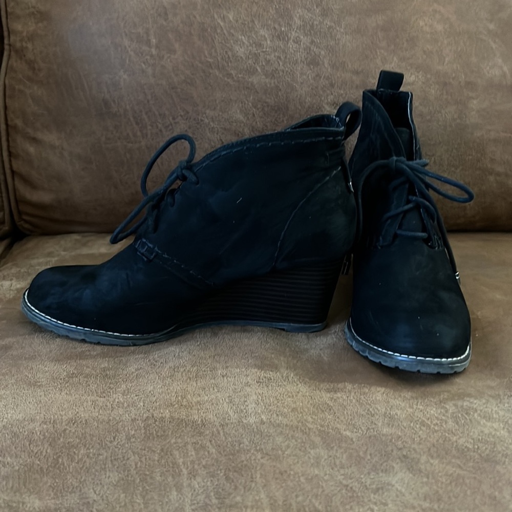 SO black suede wedge booties